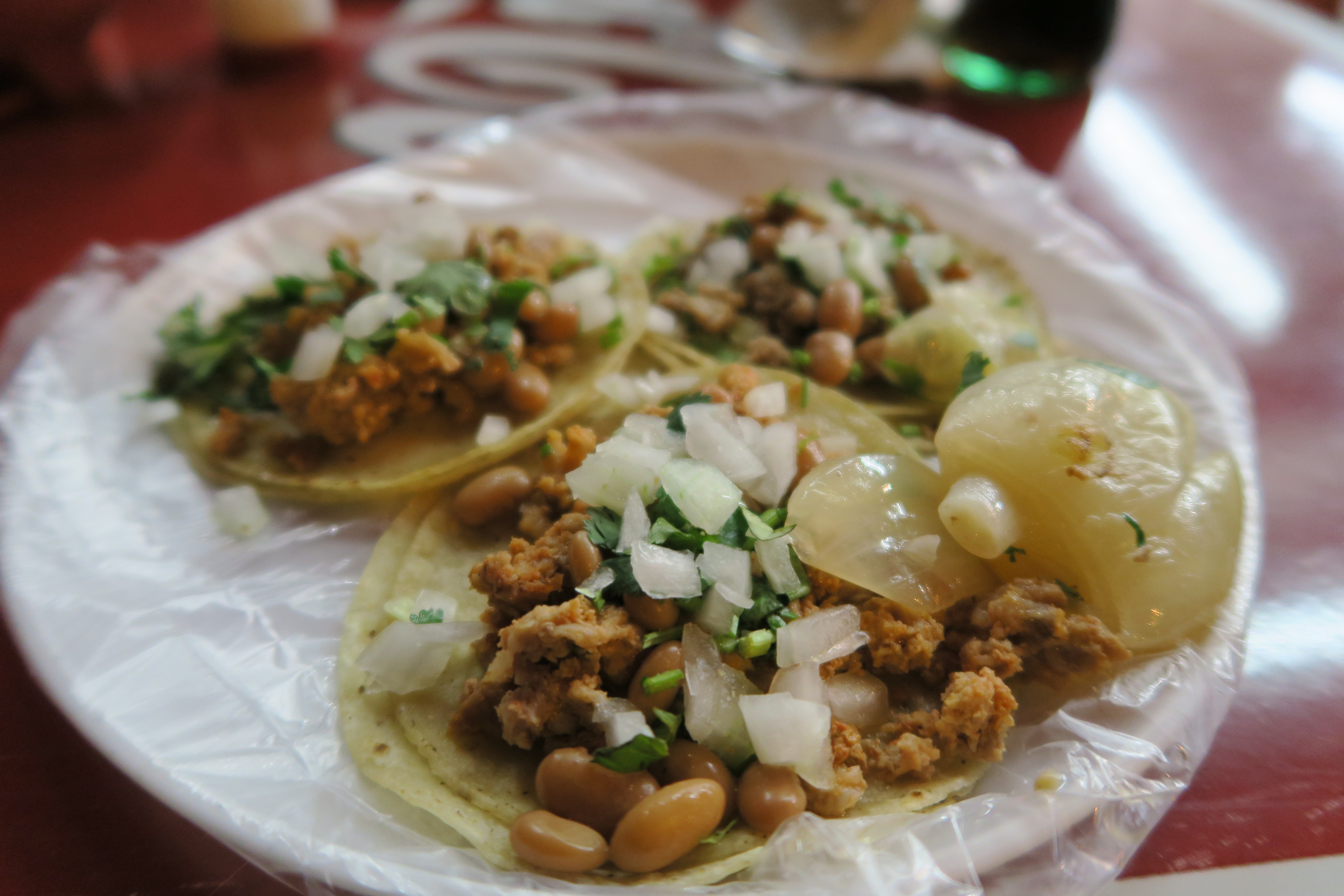 Tacos mexicains traditionnels vendus dans les rues de Guadalajara au Mexique