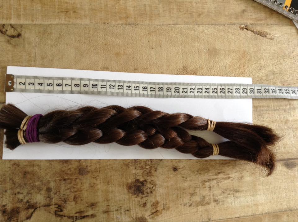 solidhair récupère le don de cheveux longs et naturels pour faire des perruques pour les femmes malades d'un cancer