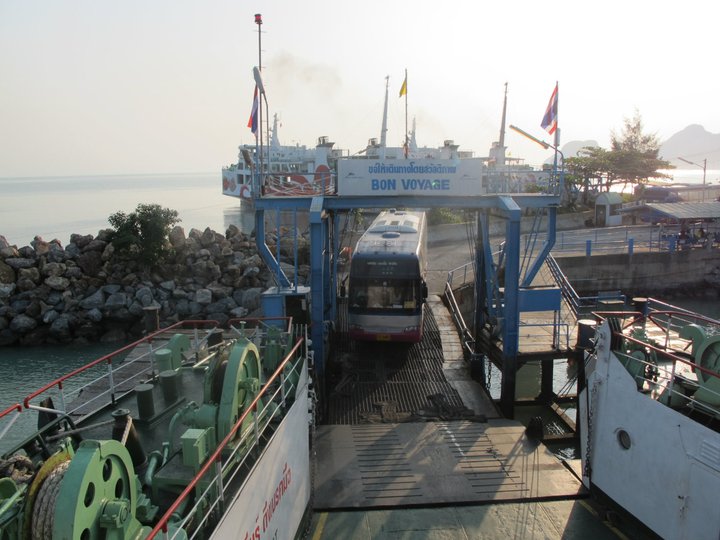 bon voyage, port de surathani, d'où partent les bateaux et ferrys pour l'ile de koh samui