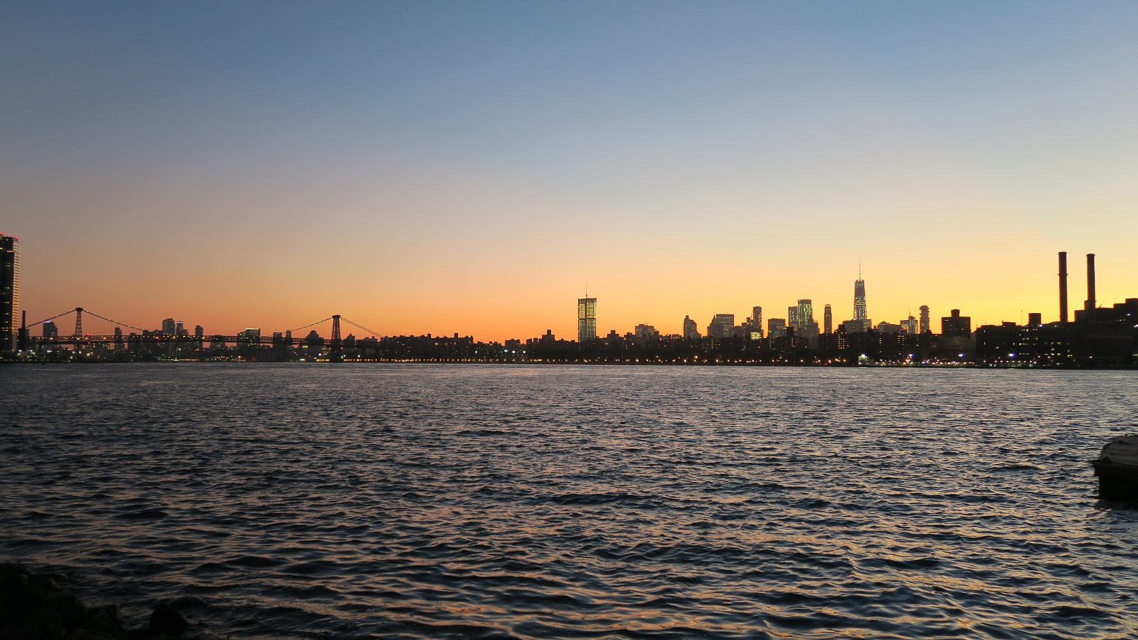 coucher du soleil sur la ville de New York depuis le Brooklyn Barge - Greenpoint - 79 West St.