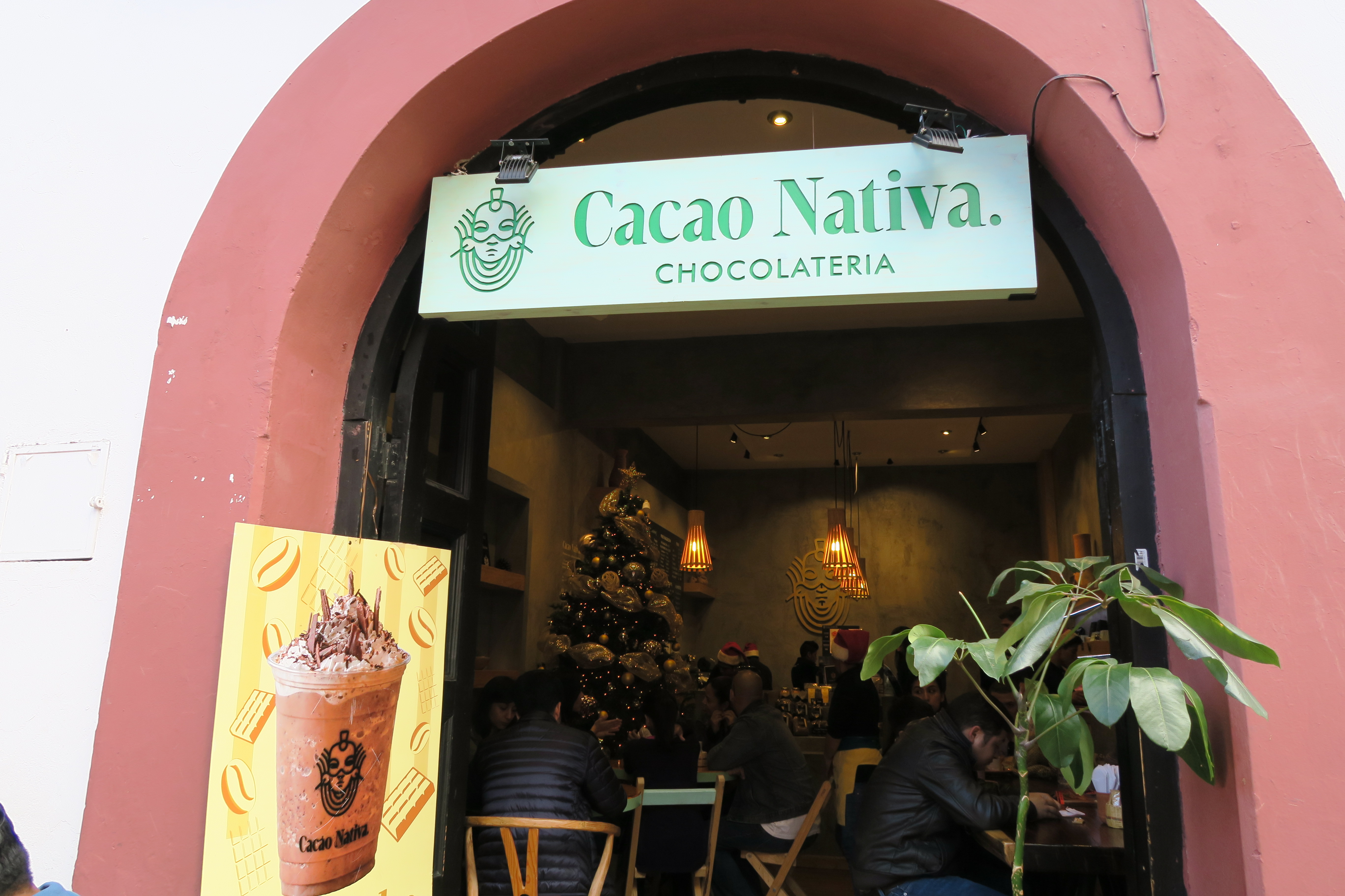 Cacao Nativa et une chocolaterie mexicaine, chocolateria, qui s'inspire du logo de Starbuck pour promouvoir les produits locaux.