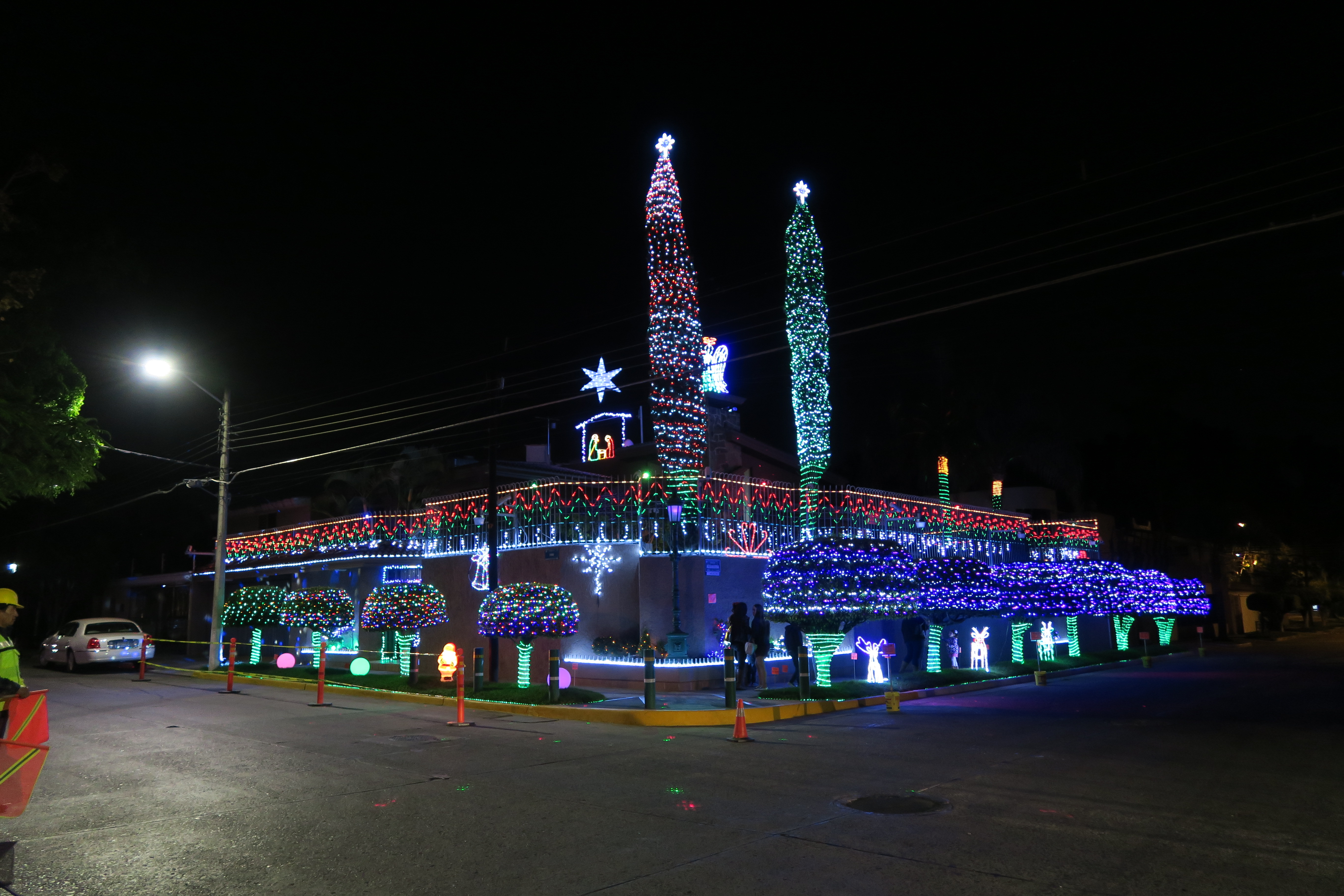 Maison privée décorée pour Noël à Guadalajara