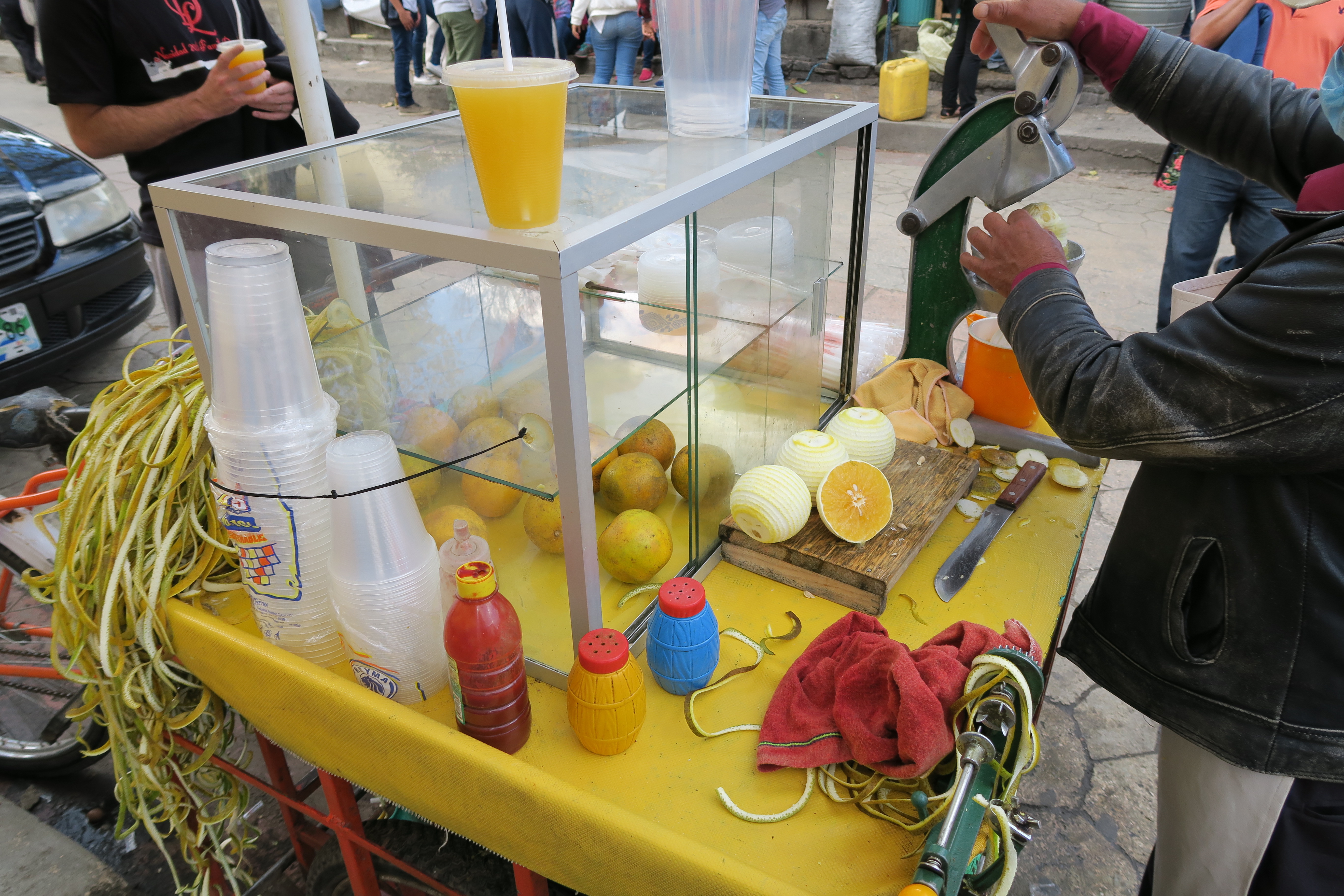 Stand de jus d'orange frais dans les rues du Mexique