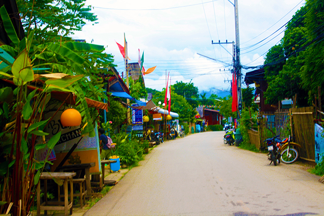 rue du village, situé dans la montagne au nord de la Thaïlande